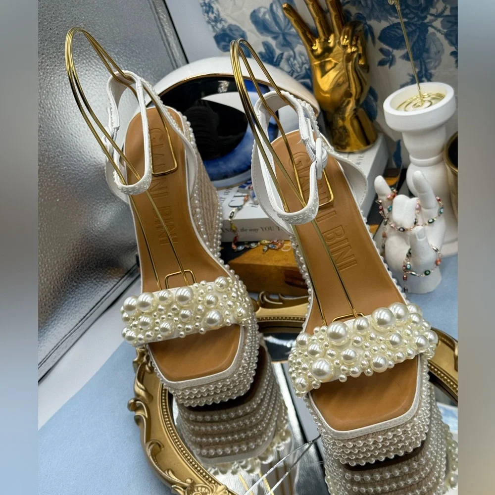🆕 GIANNI BINI 🧿 NWOB Savanna Pearl Ornamented Platform Wedge Sandals, Sz 8.5